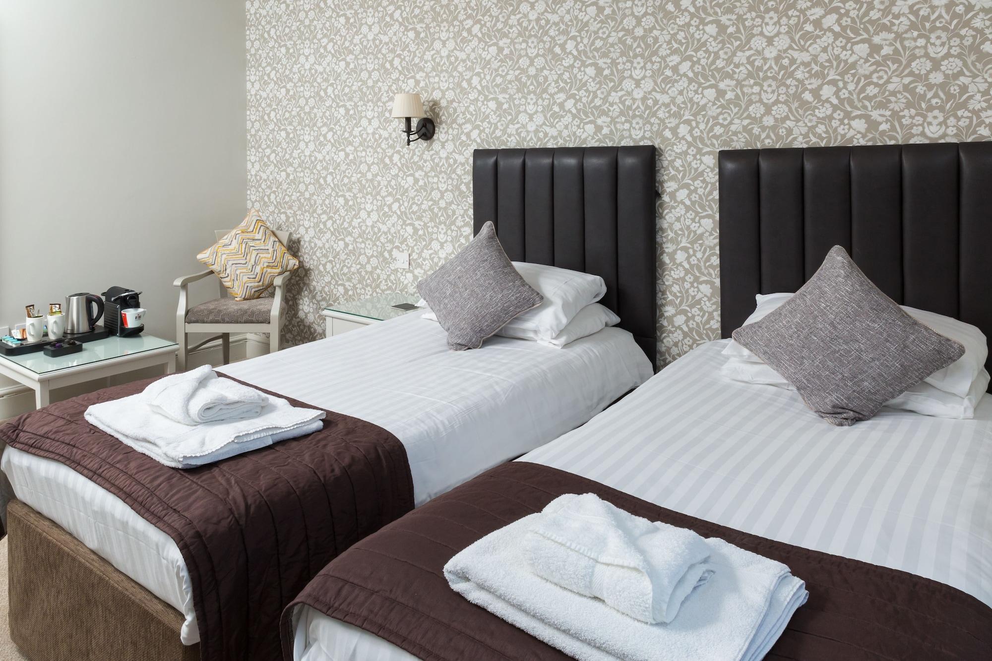 The Dog & Bear Hotel Lenham Exterior photo